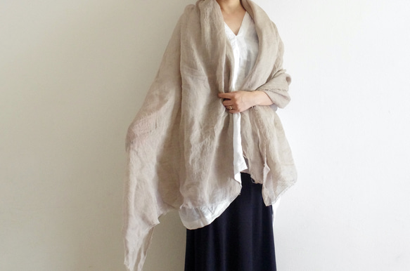 胡桃色薄亞麻披肩 第2張的照片