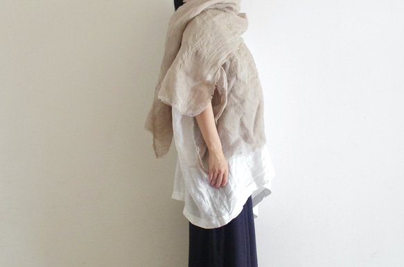 胡桃色薄亞麻披肩 第1張的照片