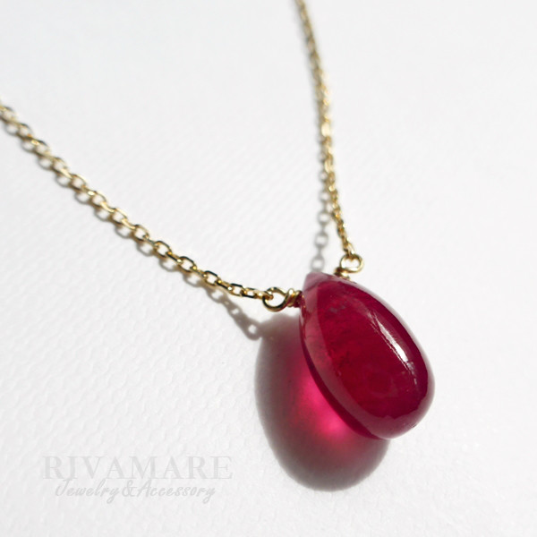 K10YG 大粒ルビー 約11mm ネックレス 「美しき幻想のポルトボヌール」プレーン 縦長ドロップ