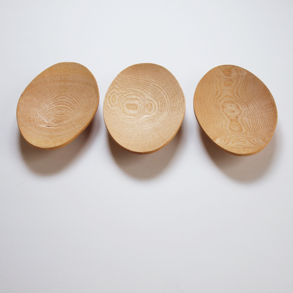 楕円形の木のお皿 タモ材　オーバル型 3枚目の画像