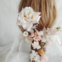 白い小さな小花とピンクのヘッドドレス　プリザーブドフラワー 　ドライフラワー　ヘアアクセサリー　ヘッドパーツ　 薔薇 5枚目の画像
