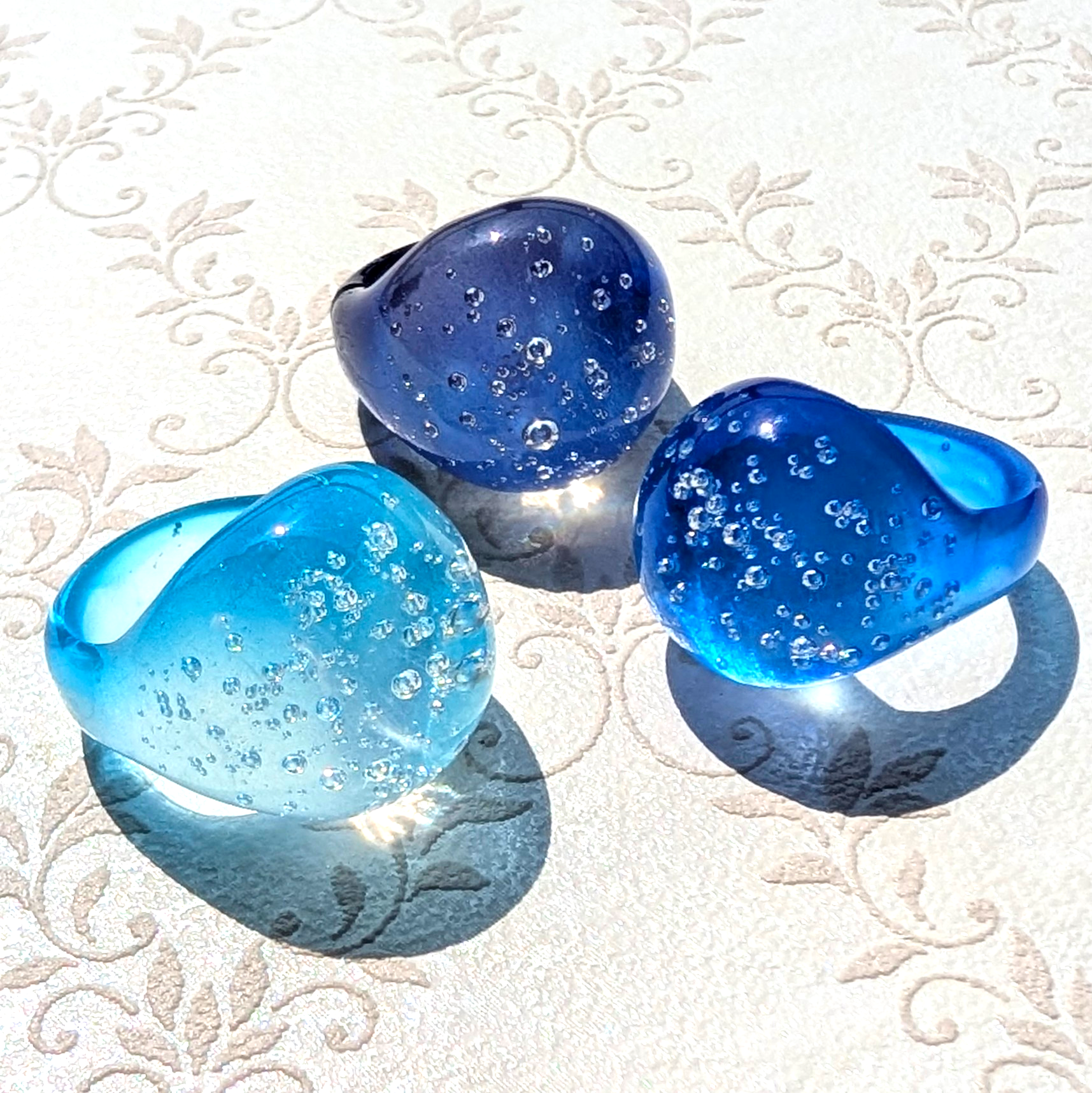 ★３月～価格変更★ときどき眺めて気分転換してほしい キラしゅわソーダなガラスリング ブルー