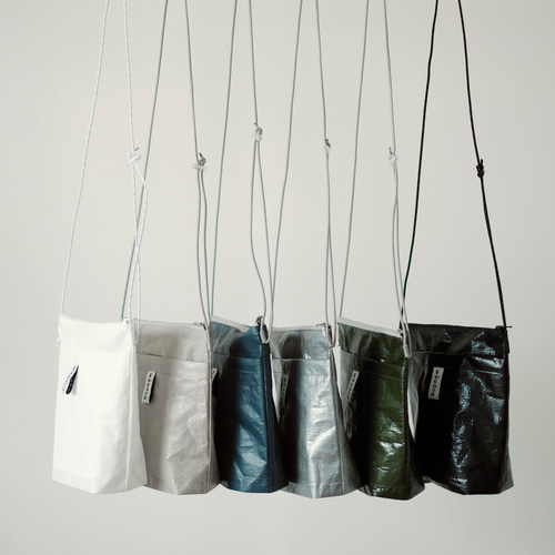 舟形ロングショルダーバッグ・サコッシュ / 超軽量・撥水ポリエチレン