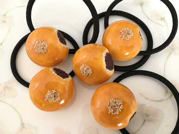 かじりかけあんぱんのヘアゴム♡けしの実 ヘアゴム tiruru 通販