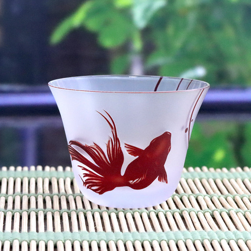 被せグラス ぐい呑み 金魚 （クリアー地に赤）冷酒にお薦め おちょこ