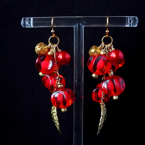 ピアス 紅のほおずき風ビーズ ショート イヤリング交換可 レッド