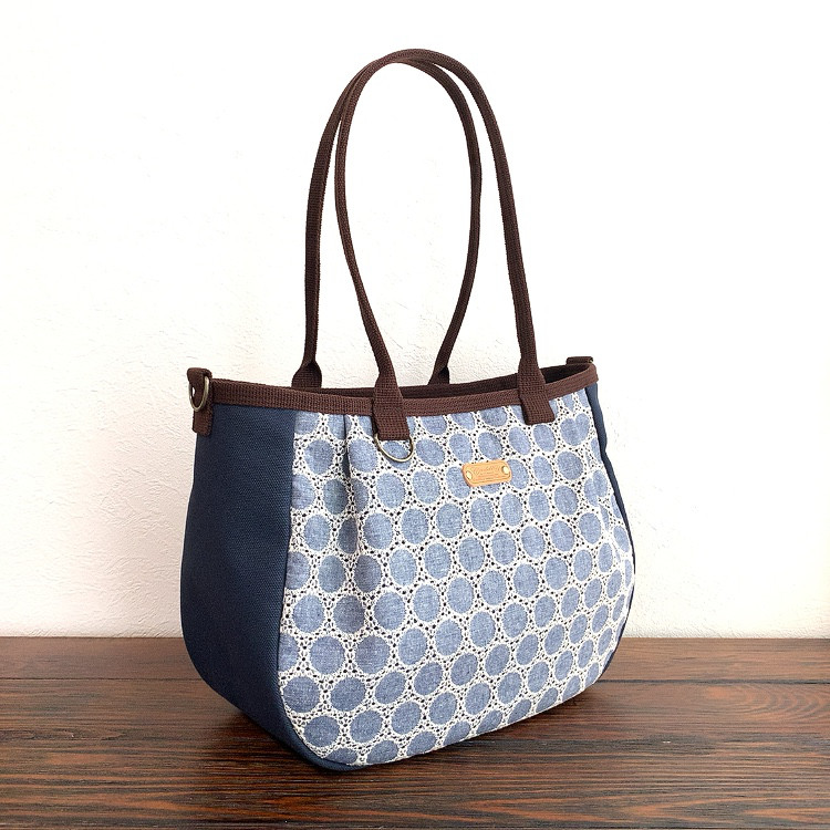 ♥️中♥️ころりんバッグ　紺色　ショルダー　トートバッグ　ダンガリーコットンレース　2WAY 斜め掛け　ファスナー　刺繍