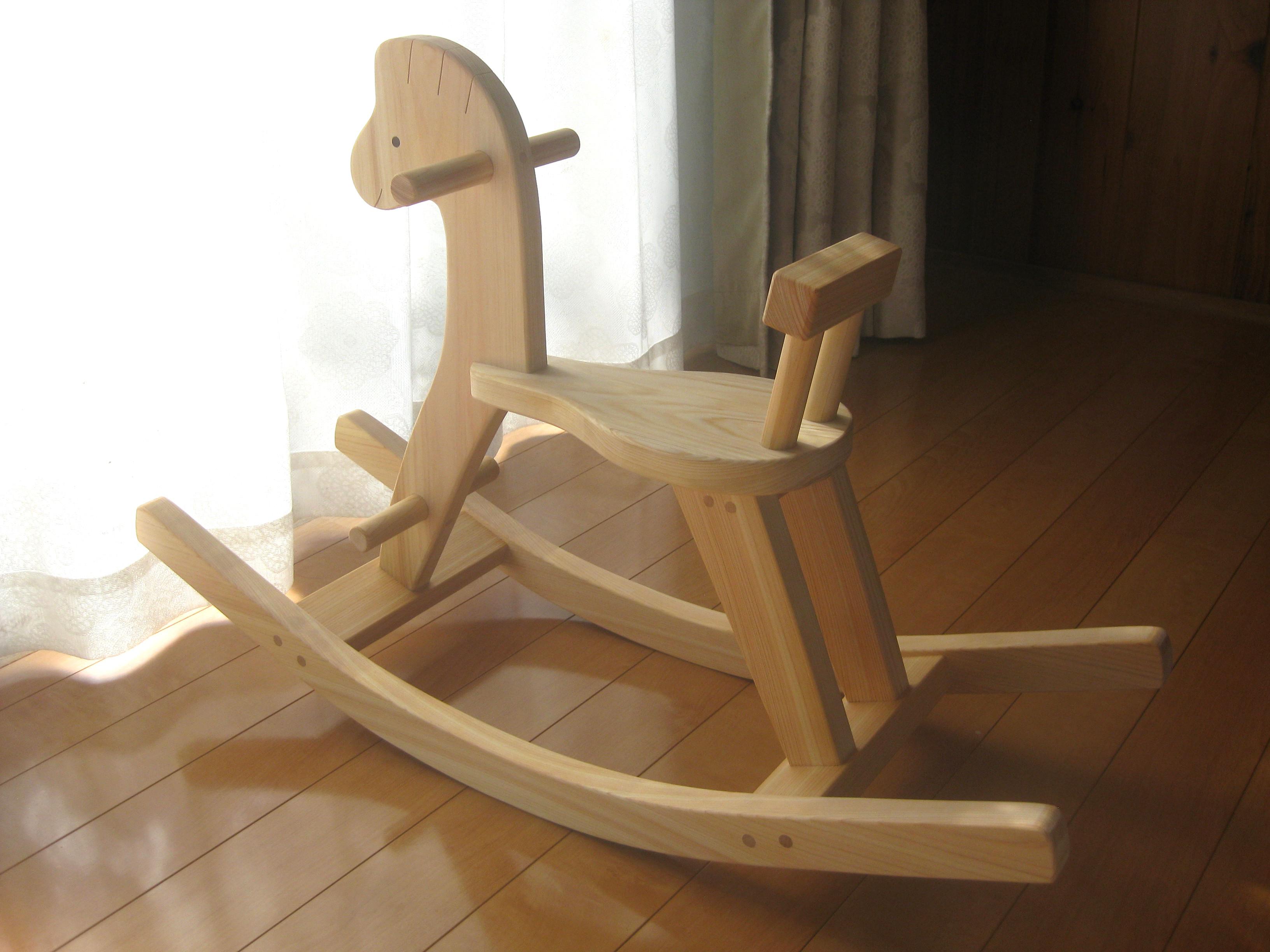 ひのきの木馬おもちゃ(大きめ)背もたれ付き