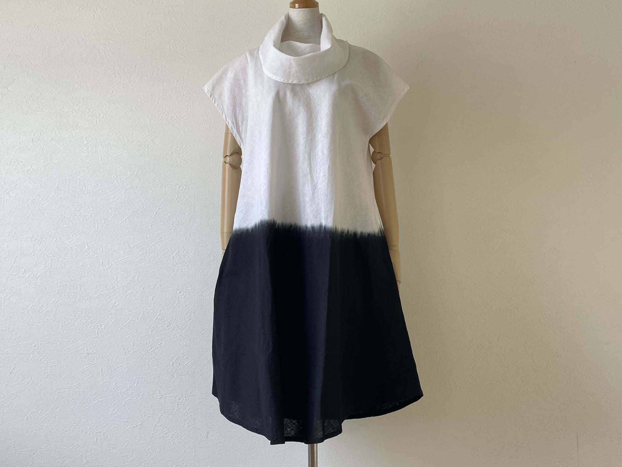 モノトーンに手染めしたリネンのオフタートルワンピース フリーサイズ 13,750円