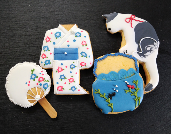 夏のアイシングクッキー「浴衣と猫と金魚鉢」白砂糖不使用　身体に優しいアイシングクッキー 1枚目の画像