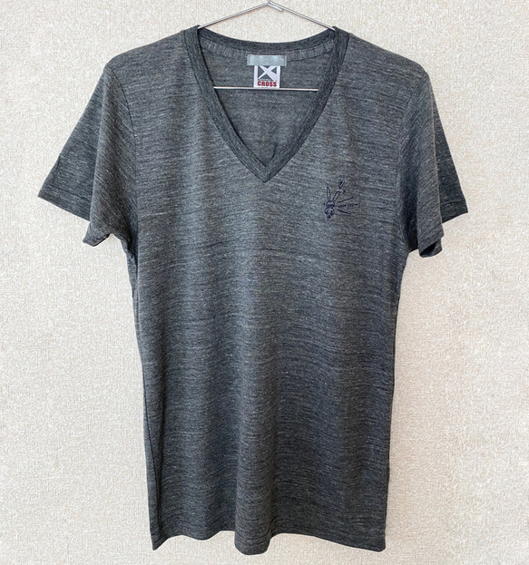 VネックTシャツ レディース うさぎtシャツ ヘザーチャコール Tシャツ Happy Honey Humming 通販｜Creema(クリーマ