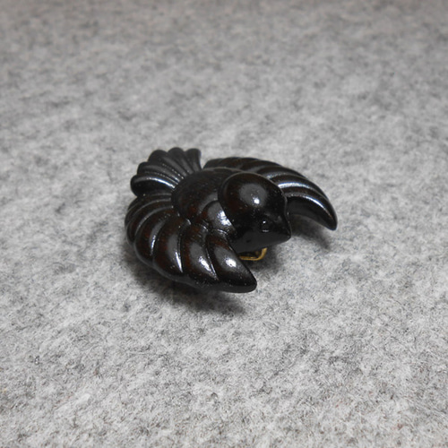 ふくら雀の帯留め（三分紐用）縞黒檀 その他アクセサリー Nobu 通販