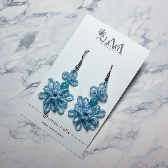 吉祥結 お花のピアス 水色 Good Luck Knot flower earring skyblue 1枚目の画像