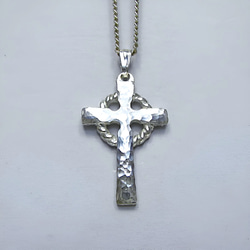 伝統的なモチーフ マルタ十字架 cc26 ロングセラーです ネックレス