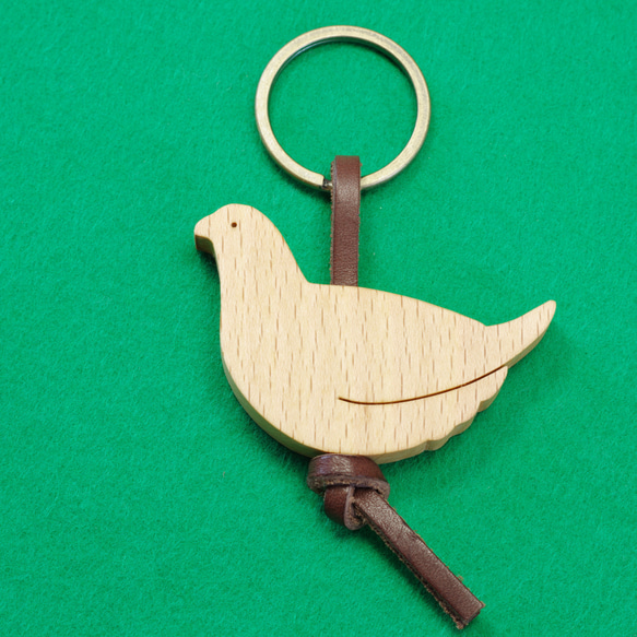 437..雷鳥の夏の親子、手作り作品１点物、貴重品 ライチョウ / 雷鳥 ＜メス＞ 木のキーリング ［飛騨の動物シリーズ