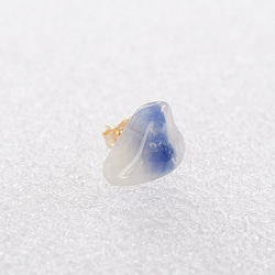 デュモルチェライトインクォーツのピアス　片方　/ dumortierite in quartz 2枚目の画像