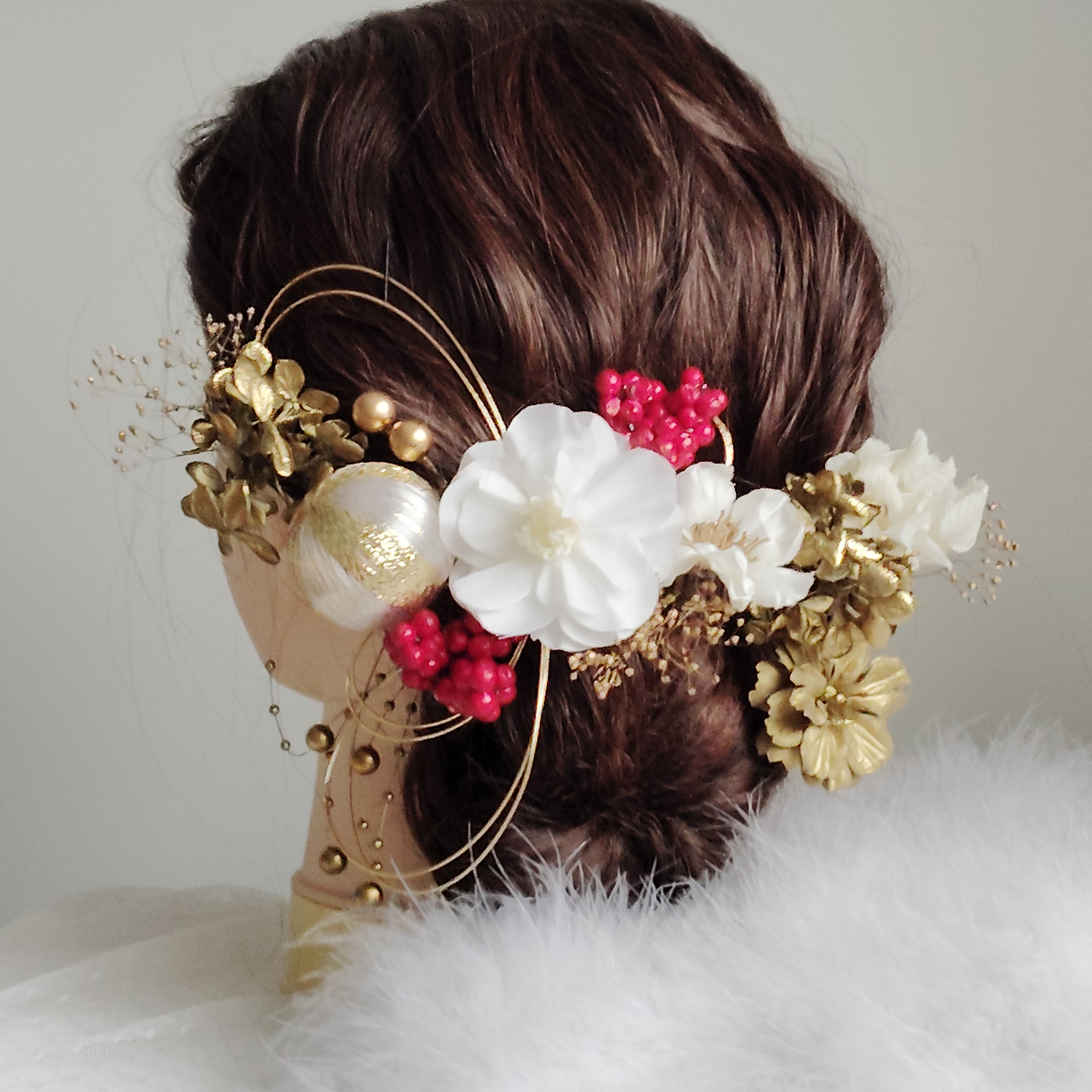 金耀＿＿金と白と南天の髪飾り　白無垢　成人式　卒業式　結婚式　和装　着物　振袖　袴　水引　鞠玉　和玉　枝垂れパール 6,153円