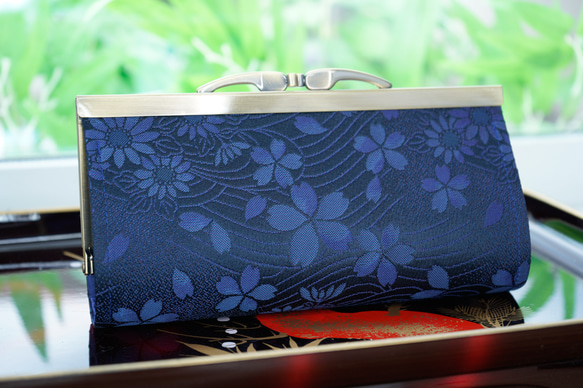 桜流水と花の金襴織物で中型長財布＊上品で洗練された美しさ＊ネイビー