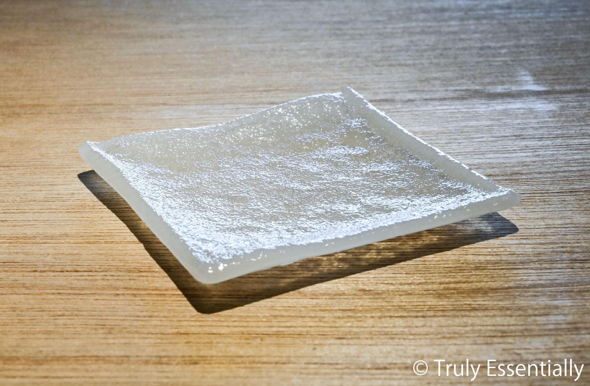 【２枚組】● ガラスの角皿 -「 KAZEの肌 」● 8cm