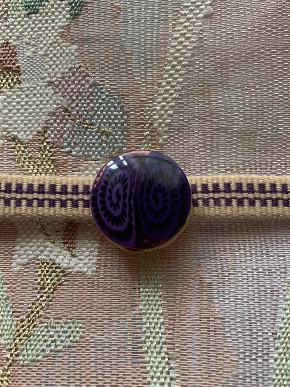 デッドストック素材の小粋な紫の帯留と玉かんざしのセット「誘惑」 10枚目の画像