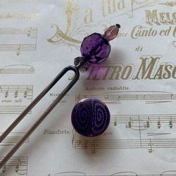 デッドストック素材の小粋な紫の帯留と玉かんざしのセット「誘惑」 6枚目の画像