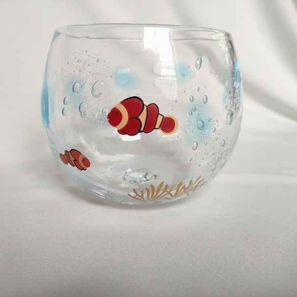 [グラス]　ちゅら海まんまる漆絵グラス「クマノミとイソギンチャク」 3枚目の画像