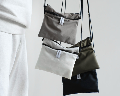 UTILITY Nylon Shoulder / ユーティリティ サコッシュ