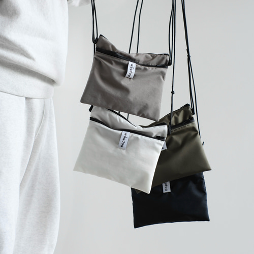UTILITY Nylon Shoulder / ユーティリティ サコッシュ