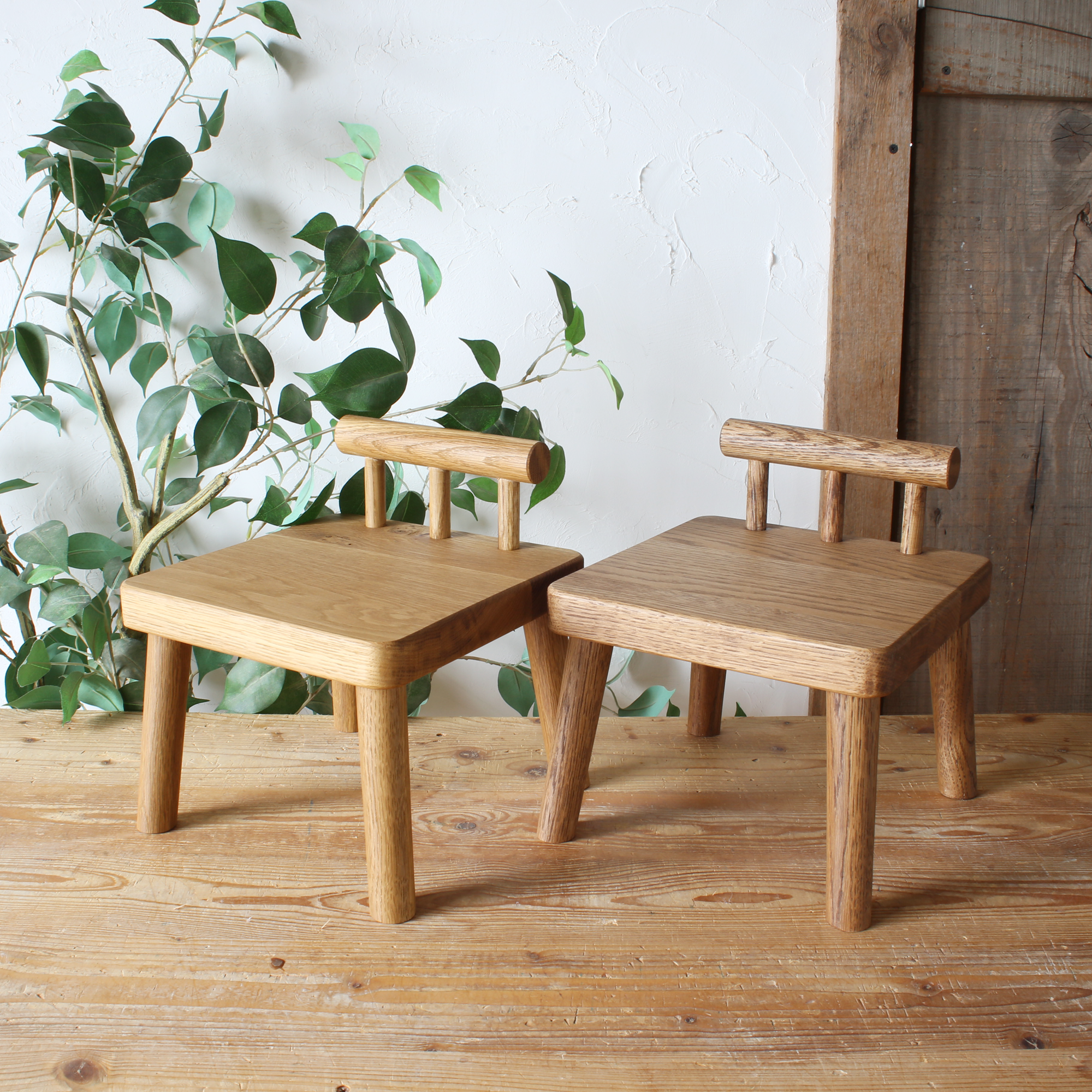 №20◇送料無料◆節ありオーク無垢材の子供椅子◆一生使えるキッズチェア 踏み台や花台 (出産祝い・ベビーギフト）