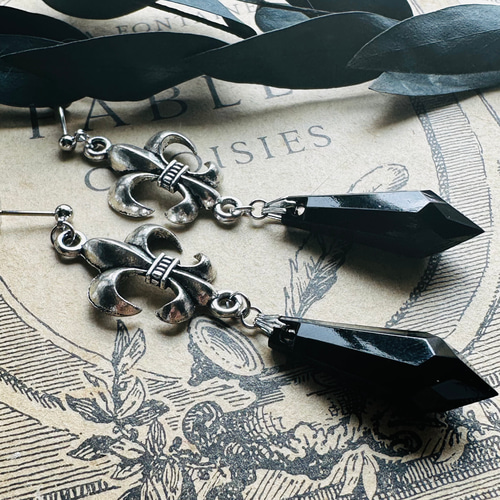 再販✖️25 夜の魔術部 黒のアクリルシャンデリア ブラックレディ 