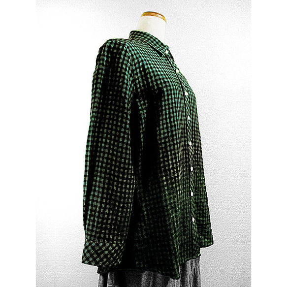 麻長袖シャツ（チェック模様）（裾ボカシ染）（緑色濃淡） 3枚目の画像
