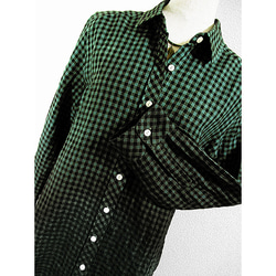 麻長袖シャツ（チェック模様）（裾ボカシ染）（緑色濃淡） 1枚目の画像