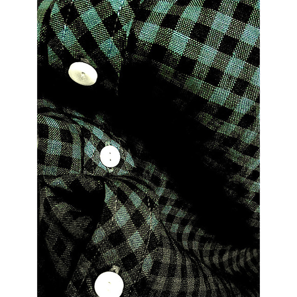 麻長袖シャツ（チェック模様）（裾ボカシ染）（緑色濃淡） 6枚目の画像