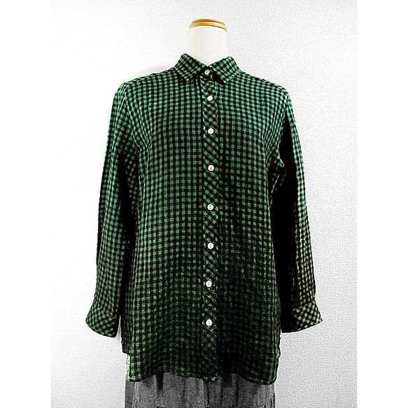 麻長袖シャツ（チェック模様）（裾ボカシ染）（緑色濃淡） 2枚目の画像