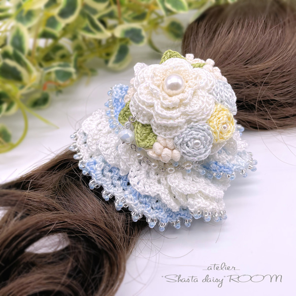 手编 Lace Yarn 绑发橡皮筋(chouchou)with 2way Brooch*white×mix blue 第3張的照片