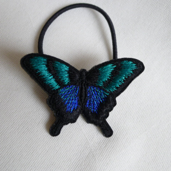 青緑のアゲハ蝶ヘアゴム 2枚目の画像