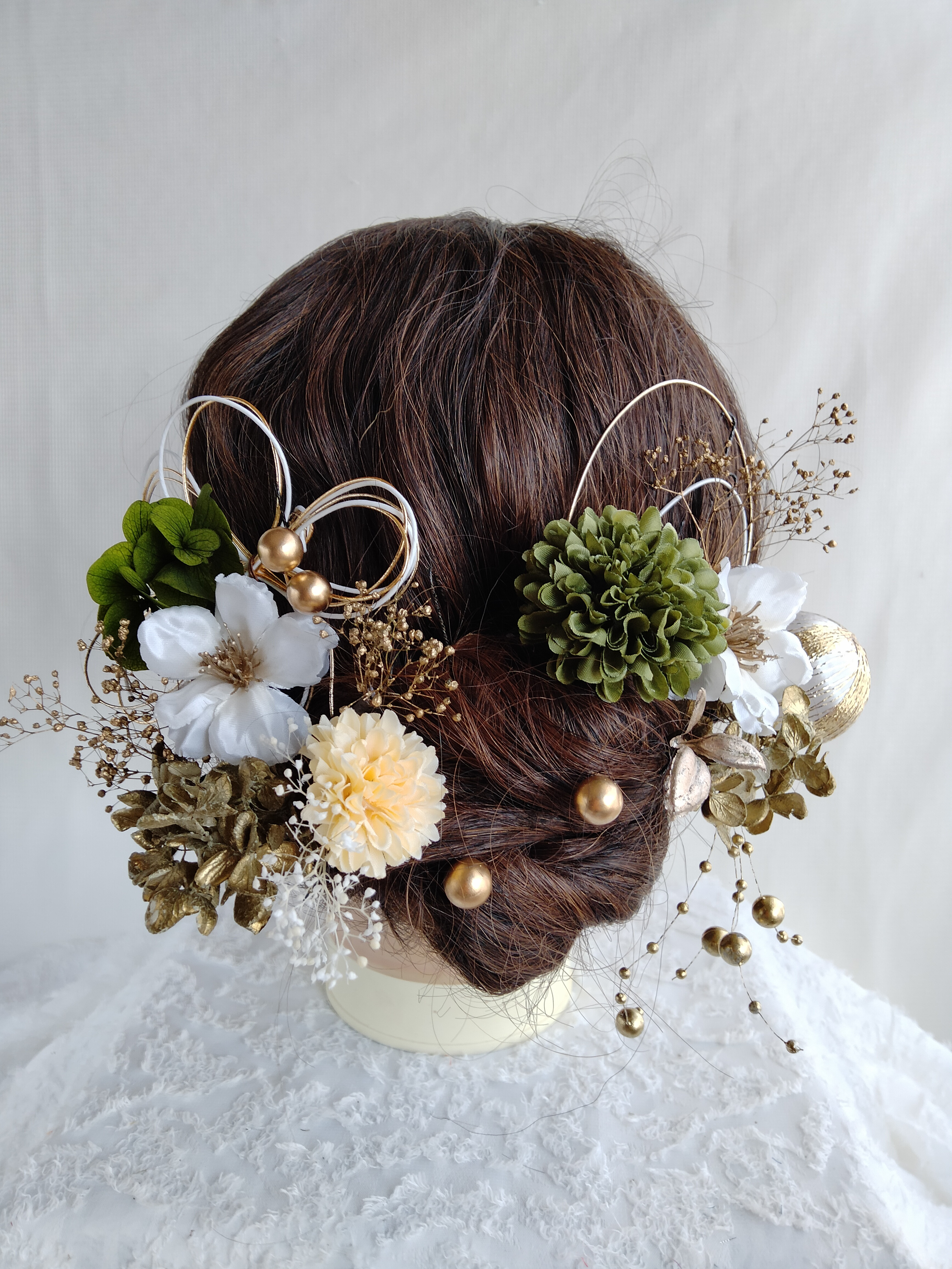 ゴールドグリーンの林檎の花の髪かざり　緑色　みどり　ミドリ　水引　水引き　水引アレンジ　水引きアレンジ　髪飾り　ドライ