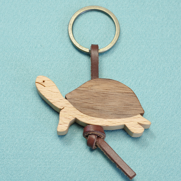 カメ / 亀 木のキーリング ［世界の動物シリーズ］ バッグチャーム