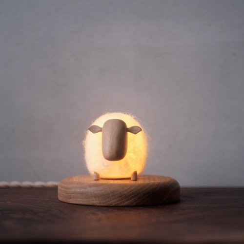 羊のナイトライト/ハンドメイド/木製品/羊毛フェルト スタンドライト