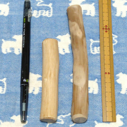 AK.けやき梨の木新品.犬用おもちゃ、小型犬向け歯固めかじり木 4枚目の画像