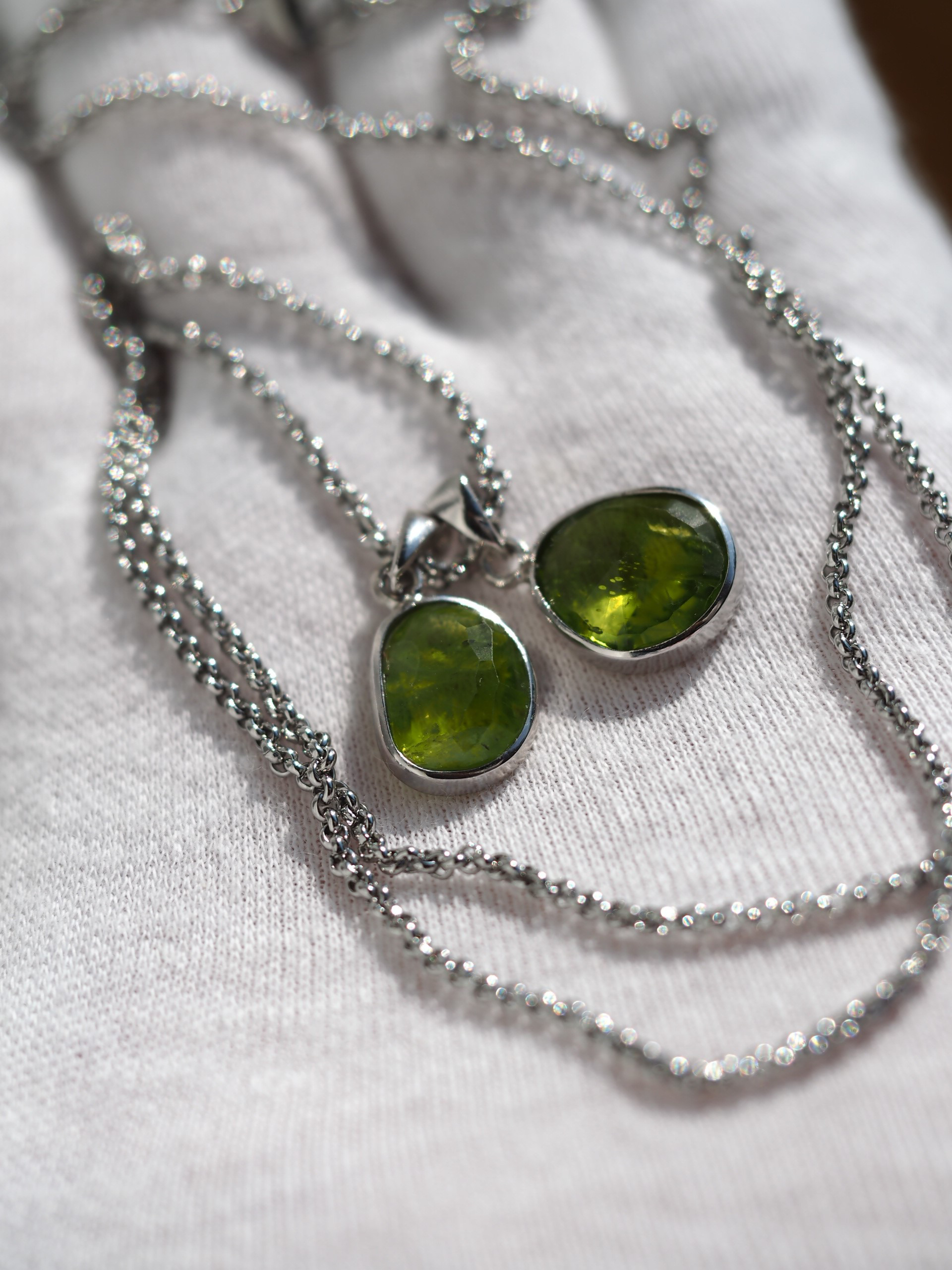 ペリドット１３，１４　　S925ロジウムペンダントトップ❀