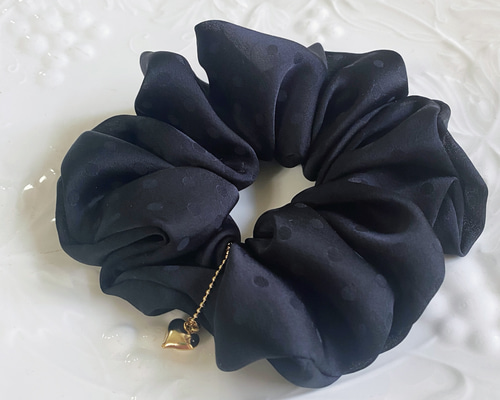 basic black サテンシフォンドットシュシュ⭐︎リニューアル再販