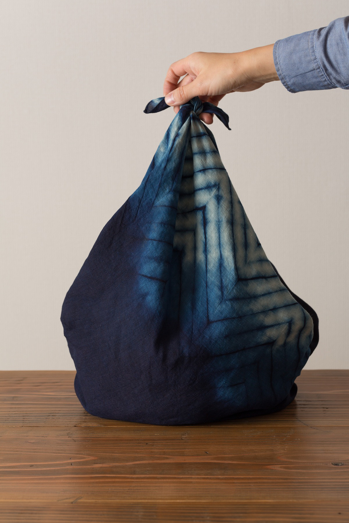 【受注製作】本藍染め麻風呂敷（山路登）