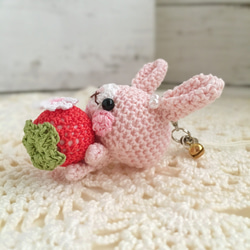溫柔的淡粉色兔子♡小舒緩型★守望軍團★緊緊握住重要的紅草莓！鈴鐺肩帶｜球鏈 第6張的照片