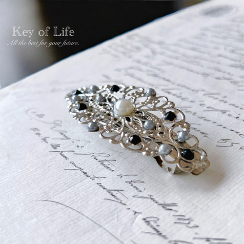 シルバー製トルコ石装飾バッタ Key of Life▶︎透かしバレッタ【モノトーン×シルバー】髪飾り