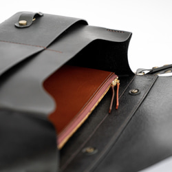 本革ポストマン クロスボディ バッグ - インク ブラック メッセンジャー タブレット ブック トラベル ライト デイリー ベジ 5枚目の画像