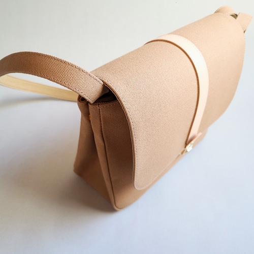 倉敷帆布のショルダーバッグ〈キャメル〉 ショルダーバッグ akk-skmt