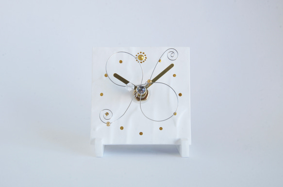 白い置時計(7.5cm角) 1枚目の画像