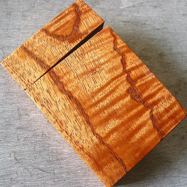 【栴檀】木製名刺入れ 珍しい貴重な波杢が素晴らしい【即日発送】