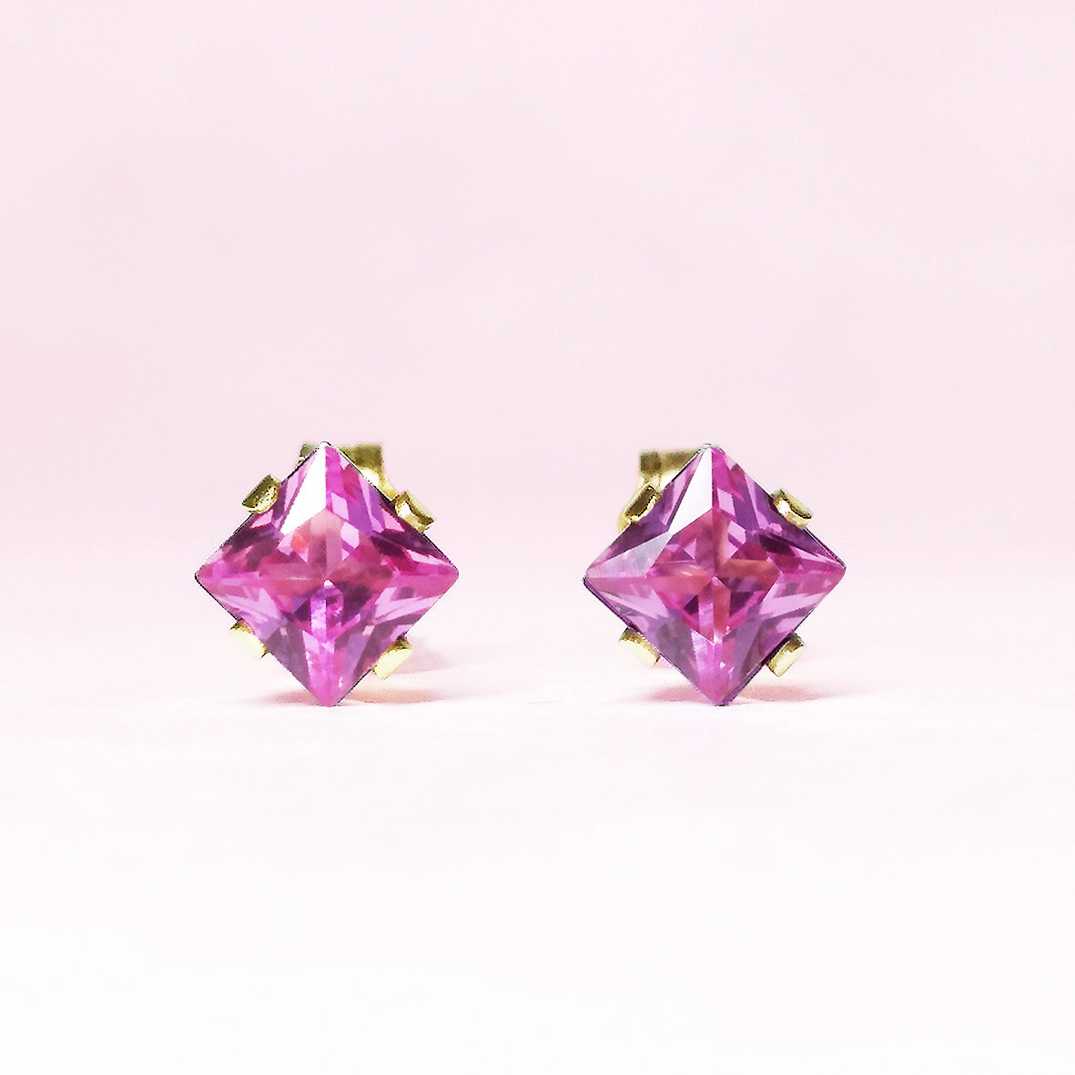 上品な輝き。ピンクサファイアのピアス　[送料無料]
